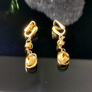Vintage Gold Tone Clip on Earrings